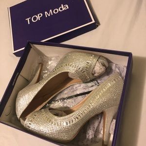 Sliver sparkle pumps 8.5